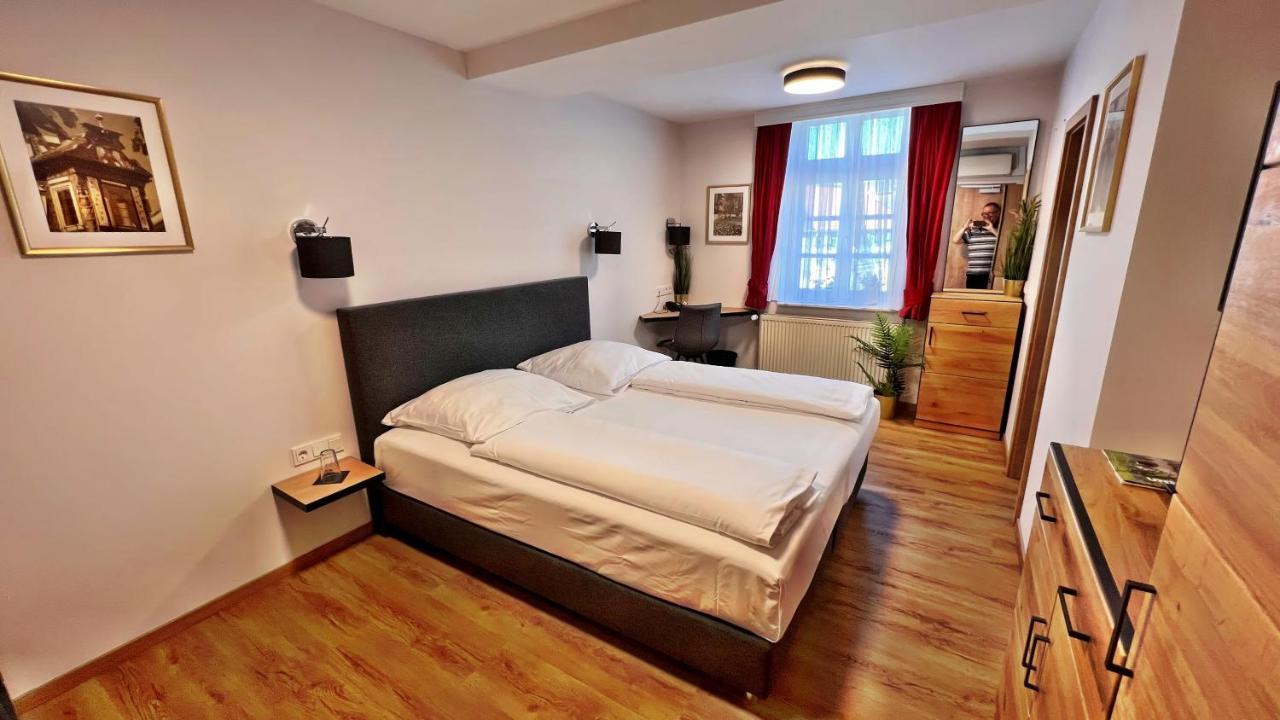 Hotel Zu Den Drei Kronen Зелигенштадт Экстерьер фото