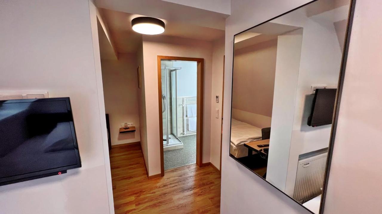 Hotel Zu Den Drei Kronen Зелигенштадт Экстерьер фото